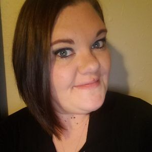 Meet your Posher, Hollie